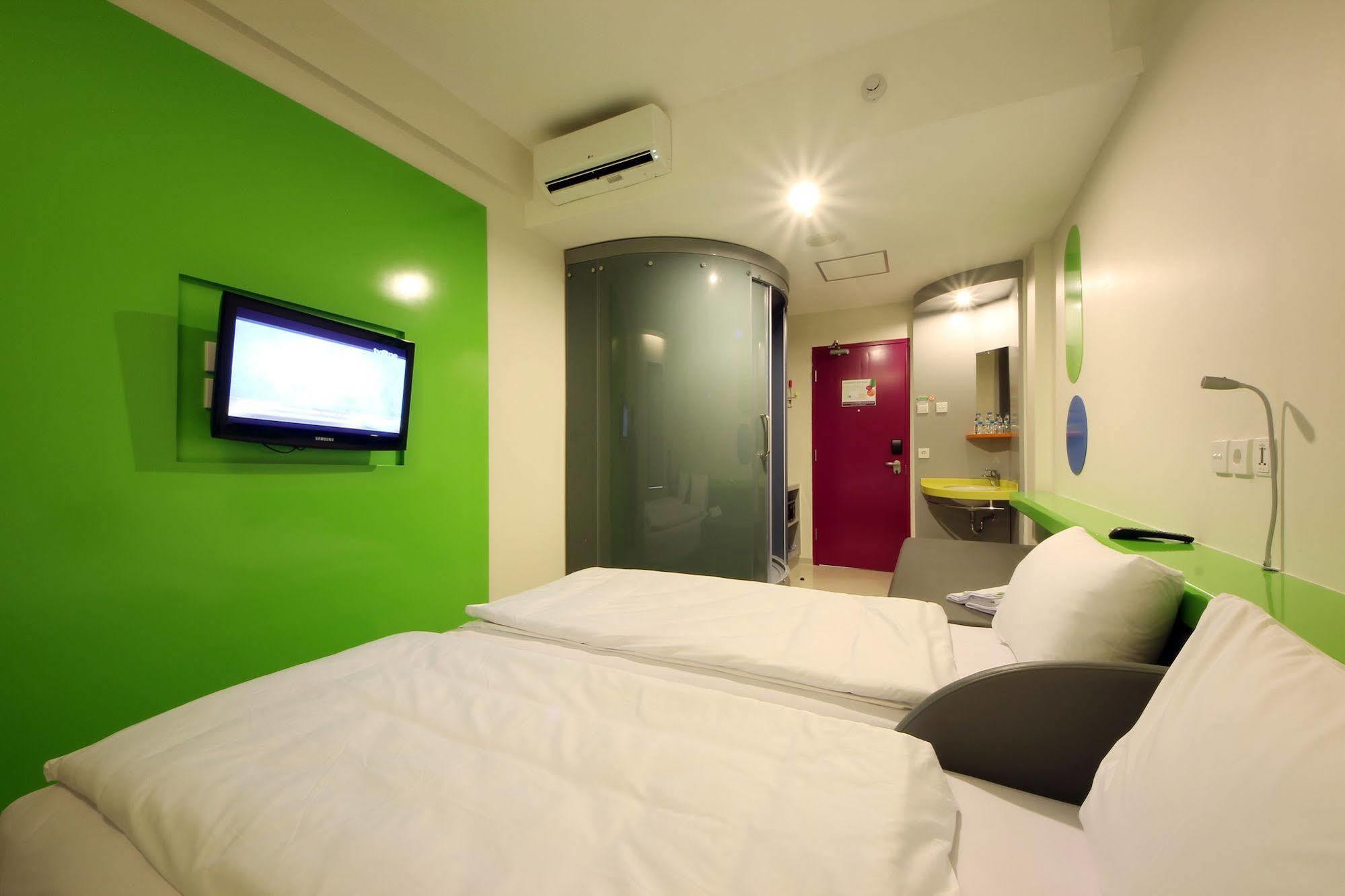 POP! Hotel Kuta Beach Exterior foto