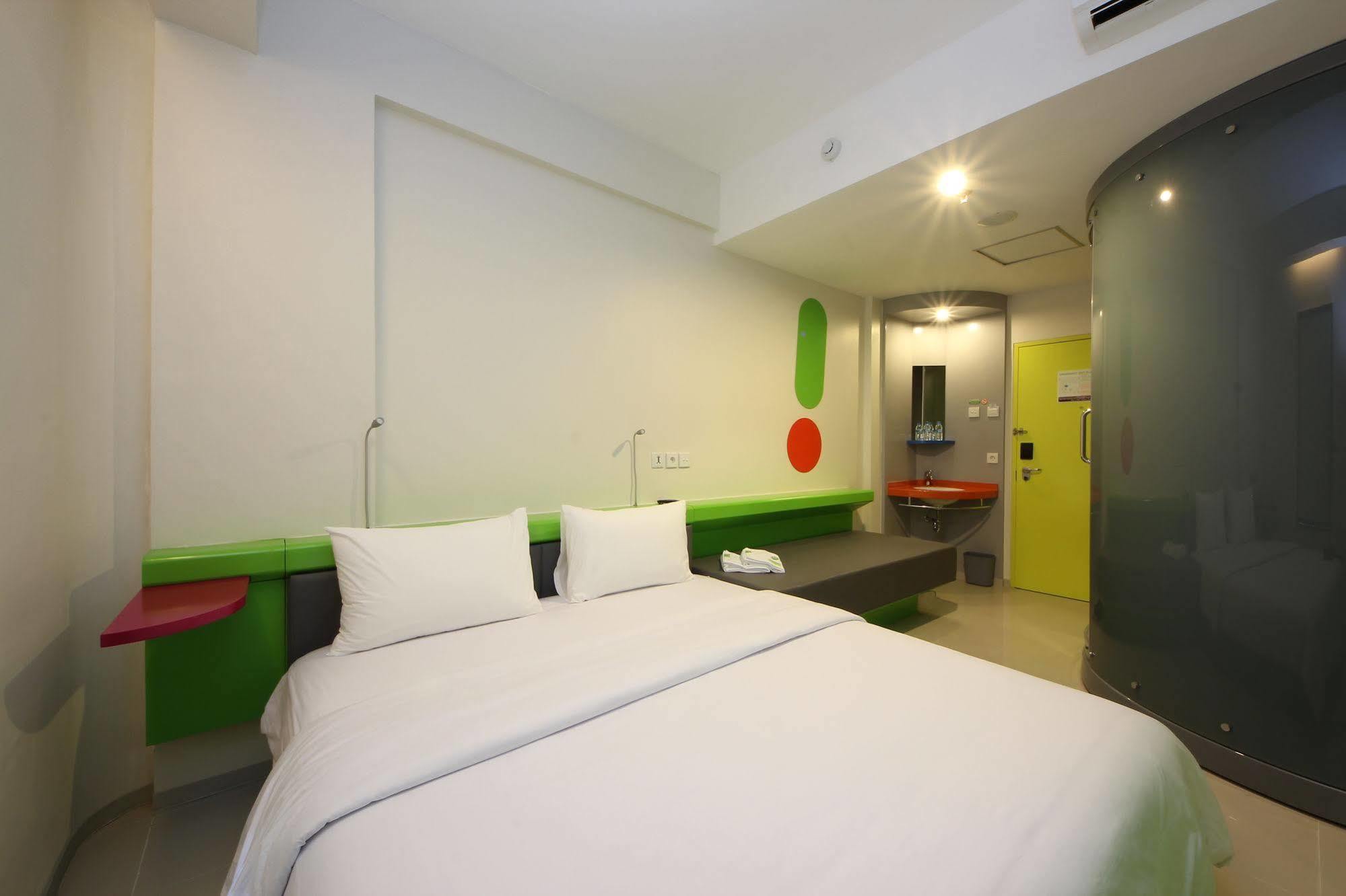 POP! Hotel Kuta Beach Exterior foto