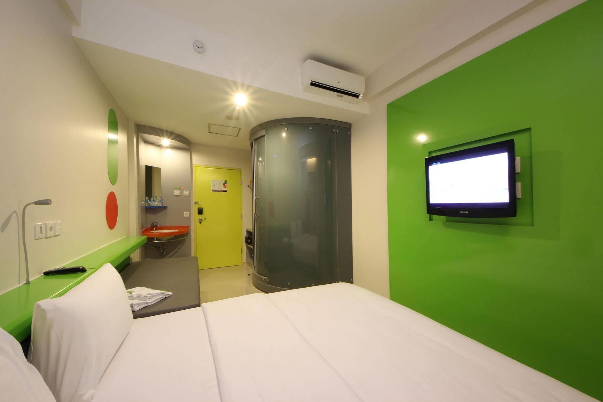 POP! Hotel Kuta Beach Exterior foto