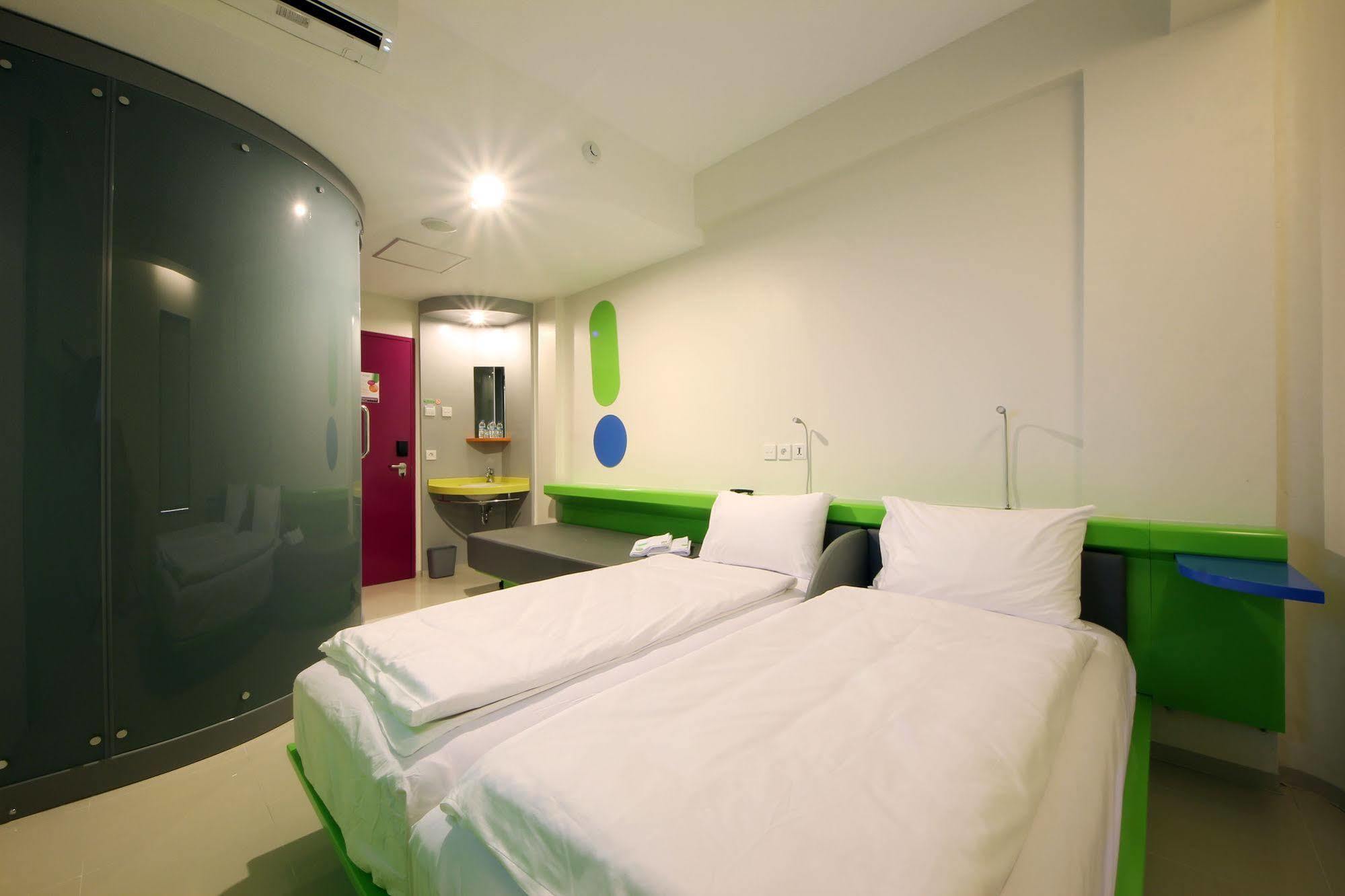 POP! Hotel Kuta Beach Exterior foto