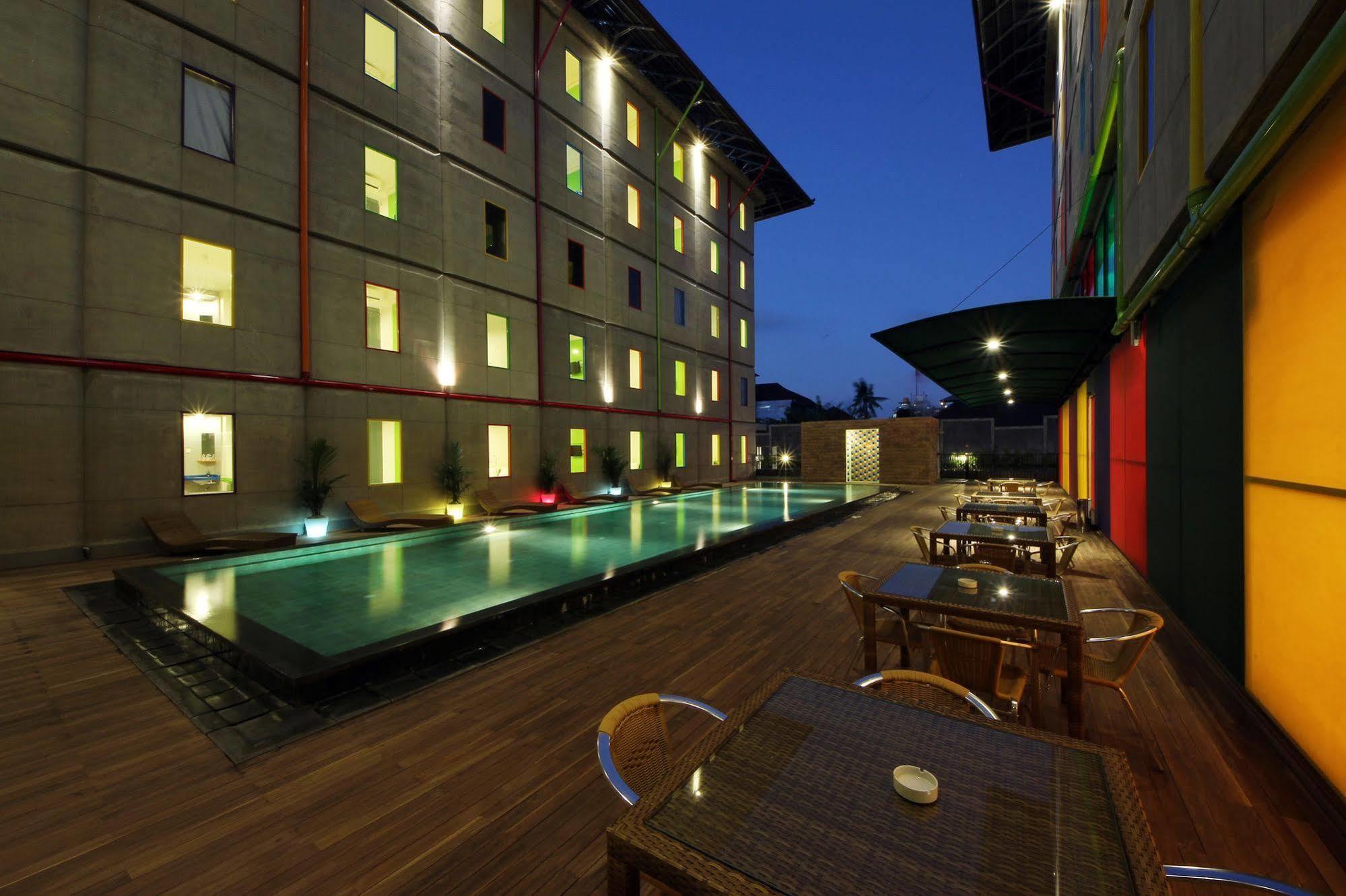 POP! Hotel Kuta Beach Exterior foto