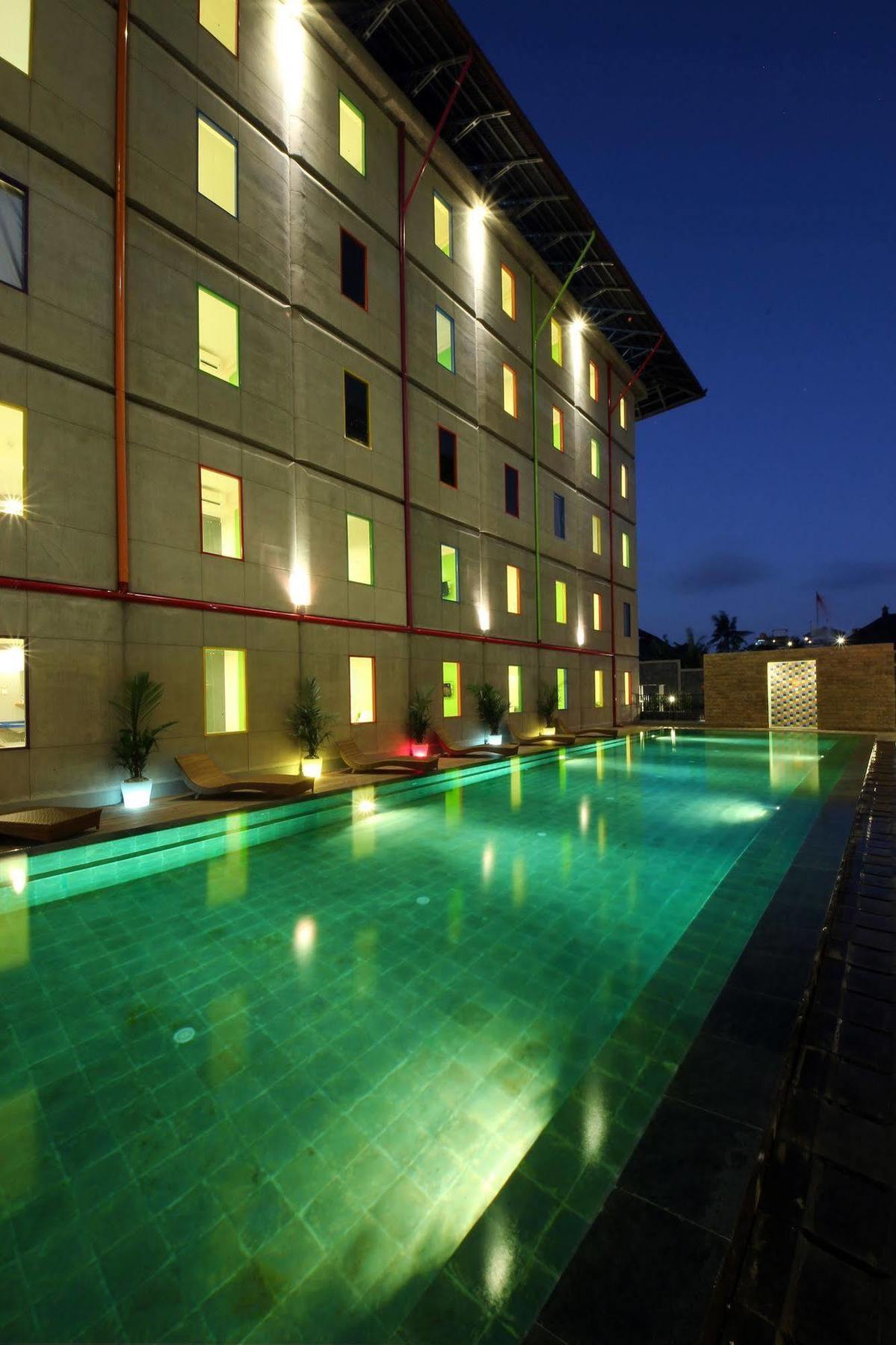 POP! Hotel Kuta Beach Exterior foto